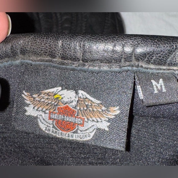 Harley-Davidson Black Leather Gloves with Red and Silver Detailing - Picture 6 of 7
